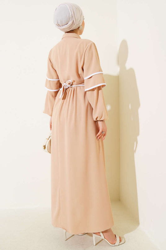 Yarım Düğmeli Garnili Kuşaklı Elbise Bej
