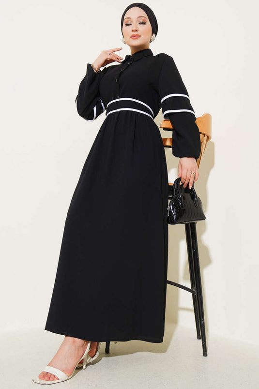 Halbgeknöpftes Kleid mit Garn und Gürtel in Schwarz