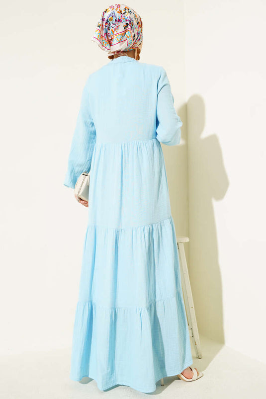 Halbgeknöpftes Musselinkleid mit Stehkragen Blau