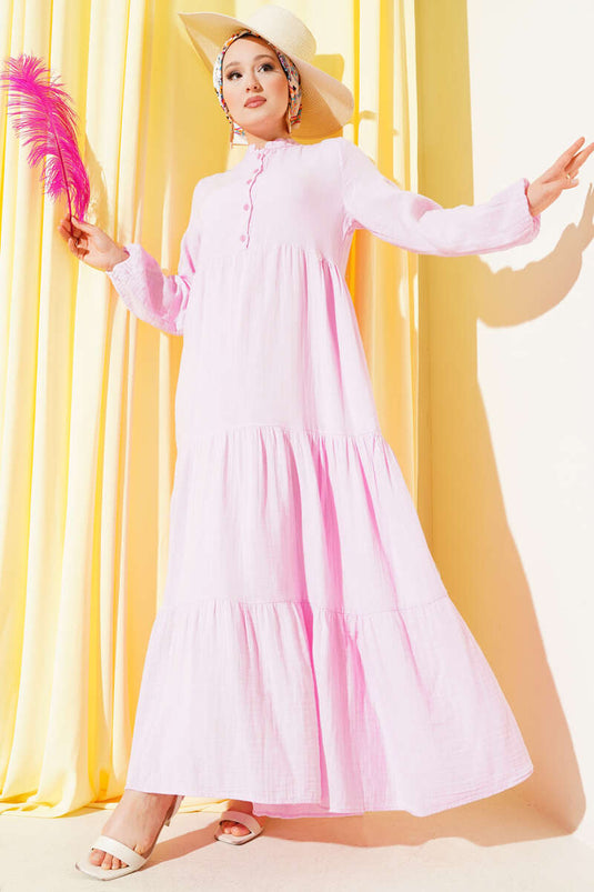 Abito in mussola con collo alla coreana e bottoni a metà rosa