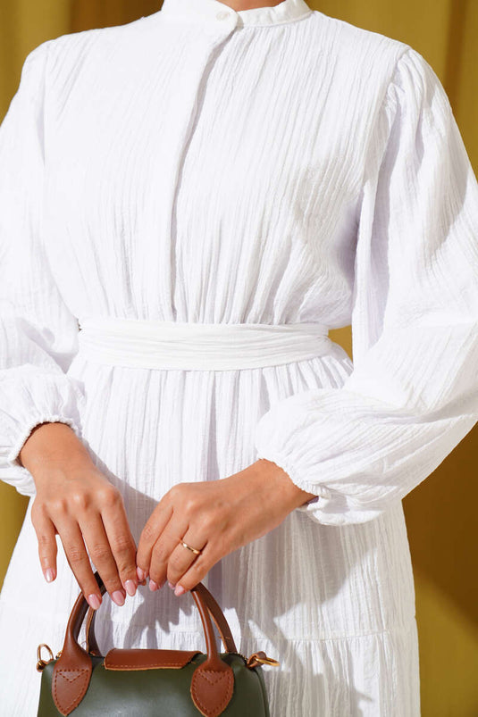 Abito in seersucker a strati con bottoni a metà bianco