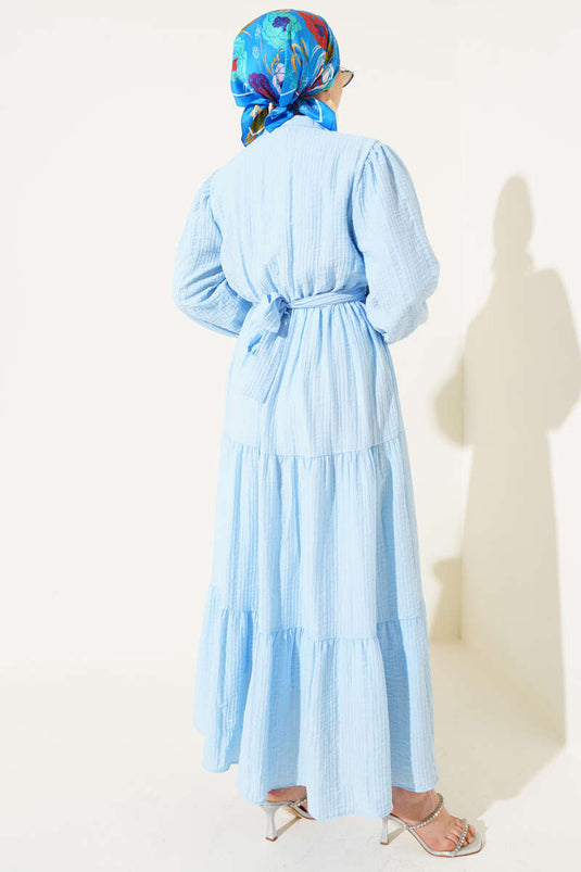 Robe en seersucker à demi-boutonnage et à superpositions bleue