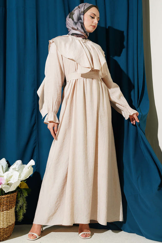 Robe beige à volants avec ceinture et demi-boutons