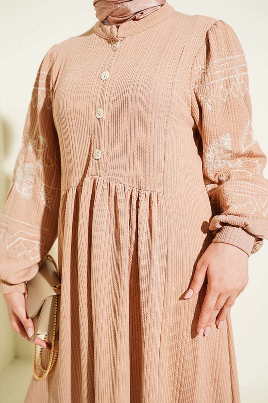 Robe En Maille Brodée À Demi-Boutons Latte