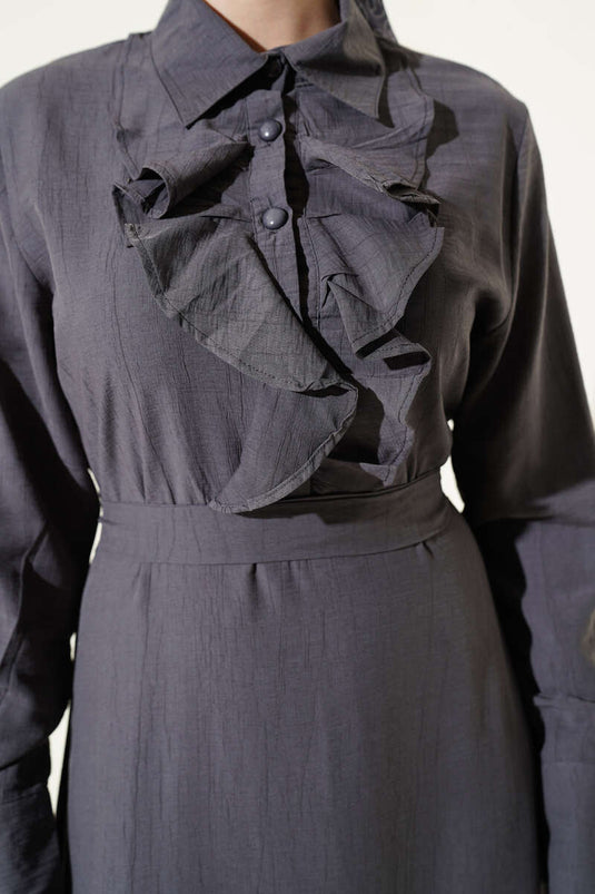 Kleid mit halber Knopfleiste und Rüschensaum, Rauchgrau
