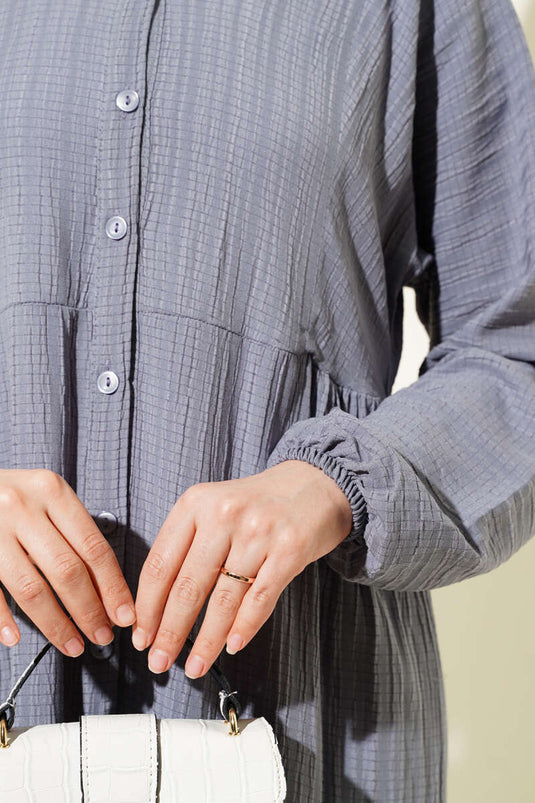 Robe grise à demi-patte de boutonnage superposée