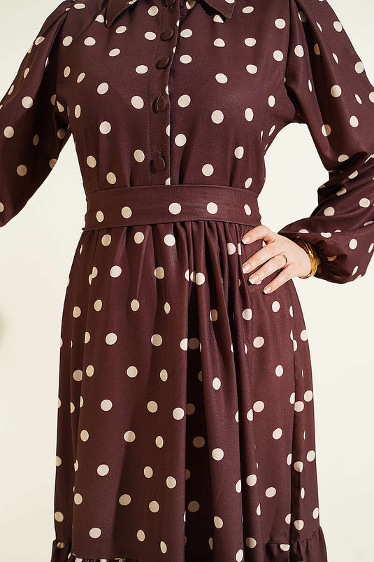 Halbknöpfiges gepunktetes Kleid in Braun