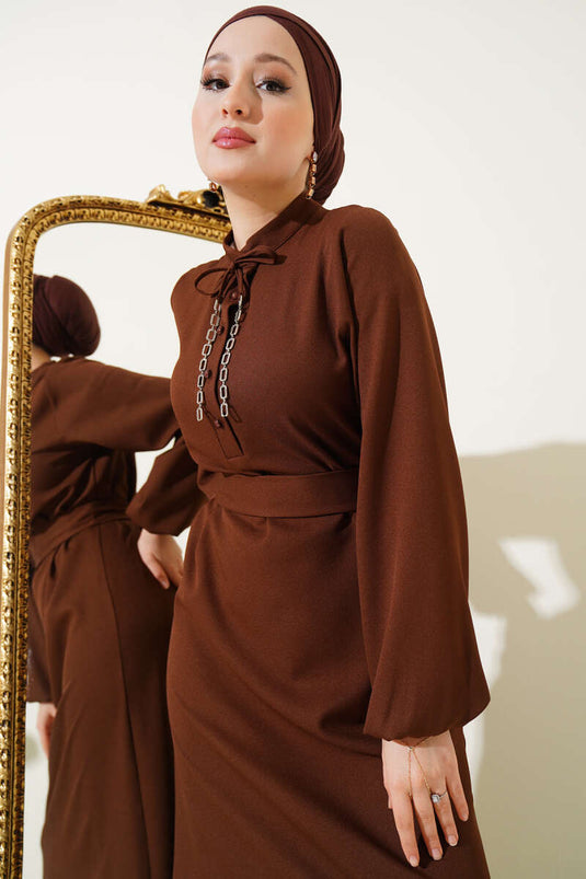 Stringkleid mit halblangem Knopfkragen Braun