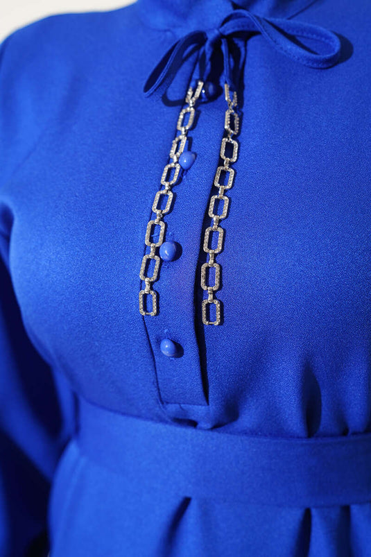 String-Kleid mit Halbknopfkragen in Saxe