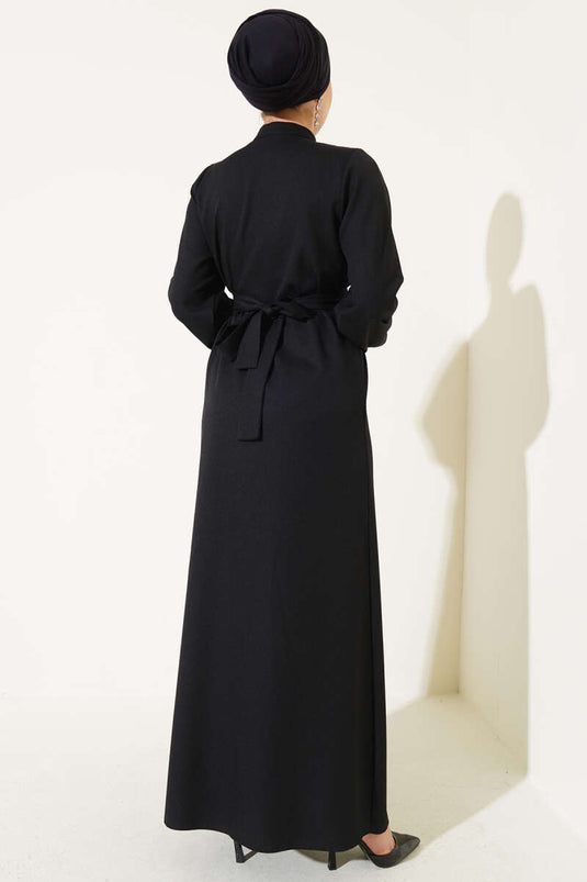 Abito Nero con Collo a Mezzo Bottone e Corda