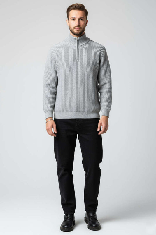 كنزة صوفية رمادية بياقة عالية وسحاب نصفي