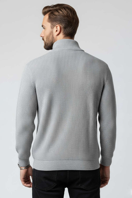 كنزة صوفية رمادية بياقة عالية وسحاب نصفي