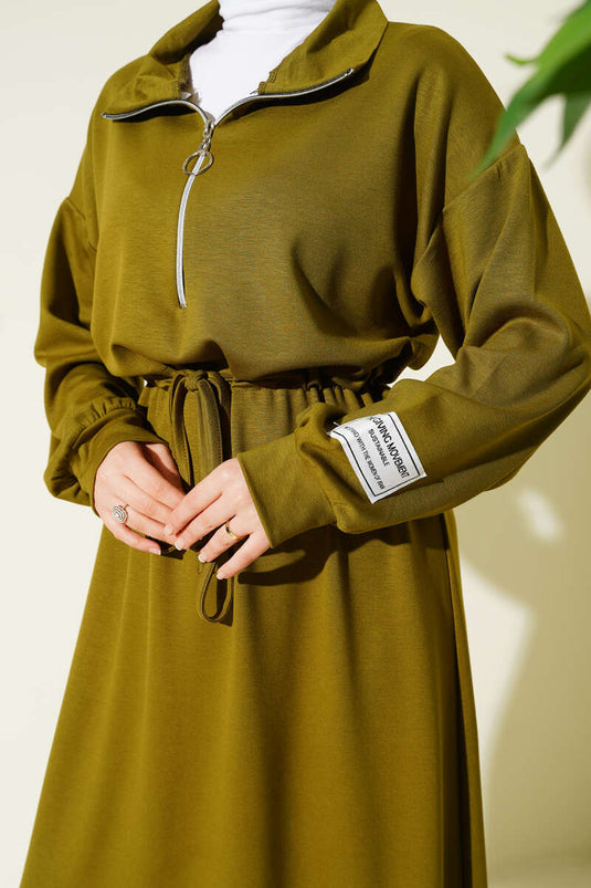 Robe Loisha ornée d'un demi-zip, couleur vert olive