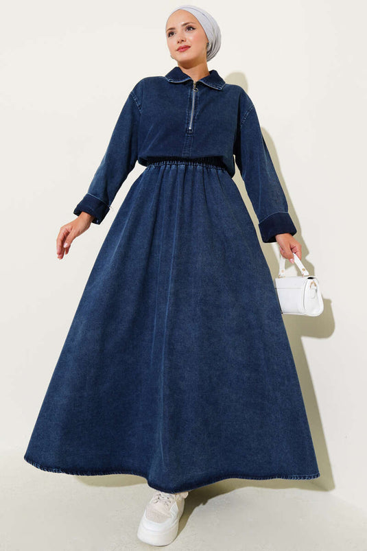 Zweiteiliger Anzug aus Rock mit halbem Reißverschluss und Jeans in Dunkelblau