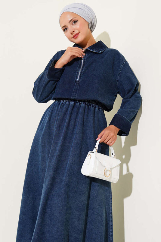 Zweiteiliger Anzug aus Rock mit halbem Reißverschluss und Jeans in Dunkelblau