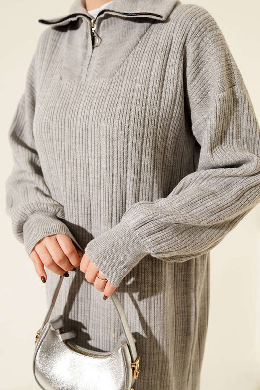 Robe grise en maille côtelée à demi-zip