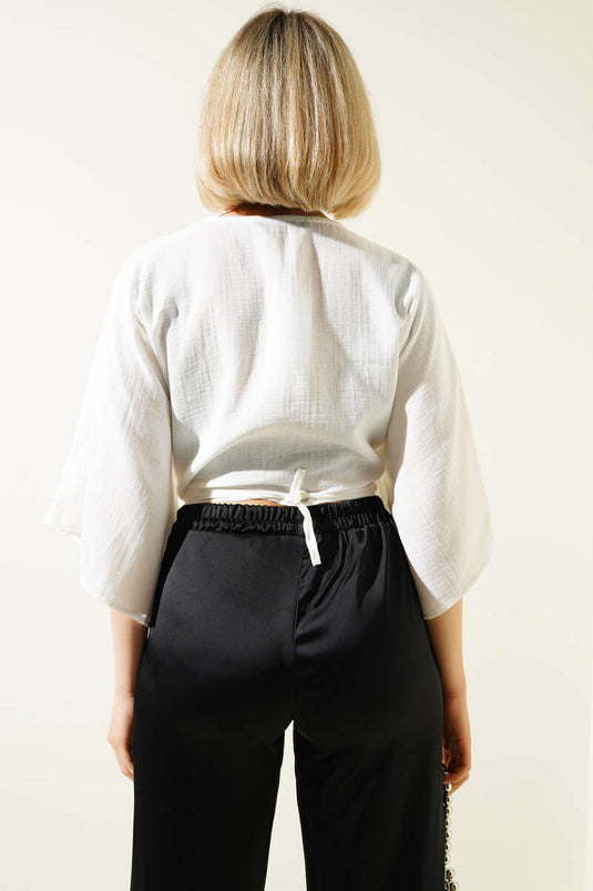 بلوزة نصف كم مربوطة باللون البيج