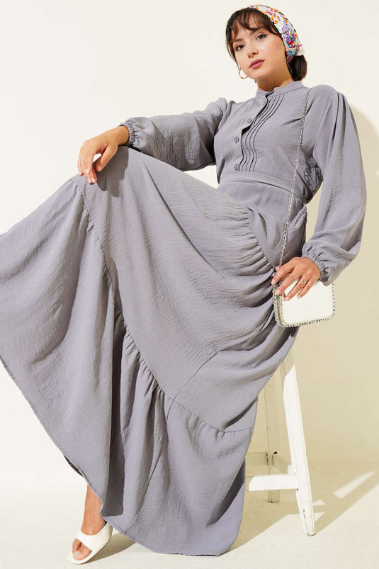 فستان رمادي نصف مطوي بأزرار