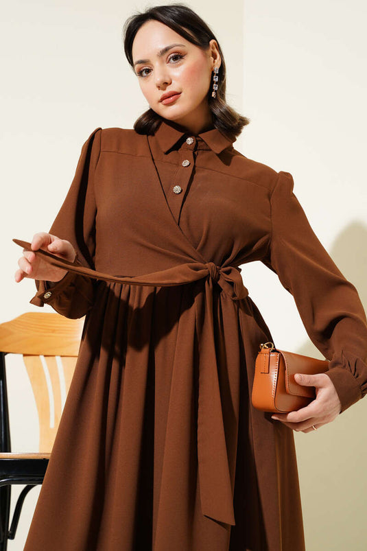 Robe boutonnée à nouer en demi-pierre marron