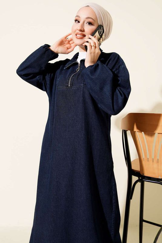 Robe en jean bleu marine à col montant zippé et poches