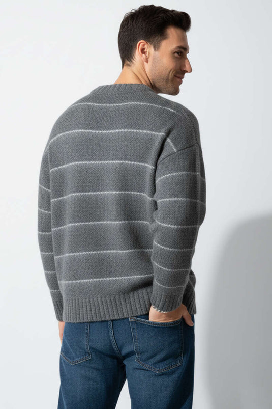 كنزة رجالية محبوكة منفوشة مخططة باللون الرمادي الداكن