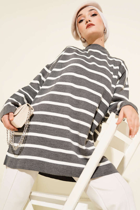 تونيك صوفي أساسي بتفصيل خطوط أفقية رمادي