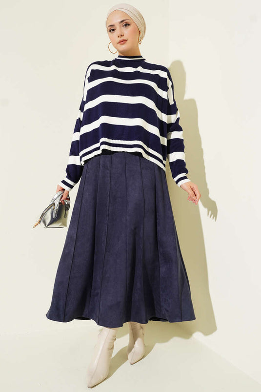 Pull court en maille à rayures horizontales bleu marine