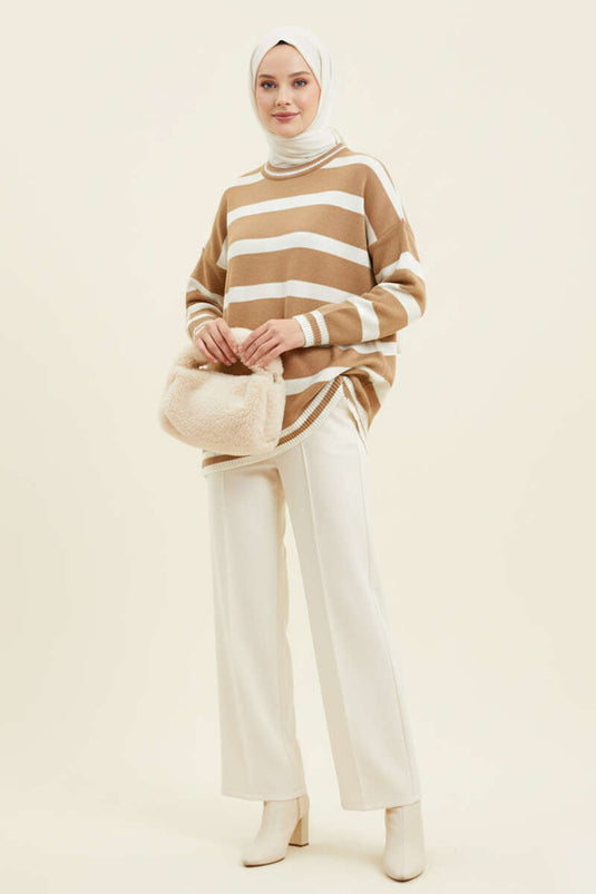 تونيك لاتيه محبوك بتفاصيل خطوط أفقية