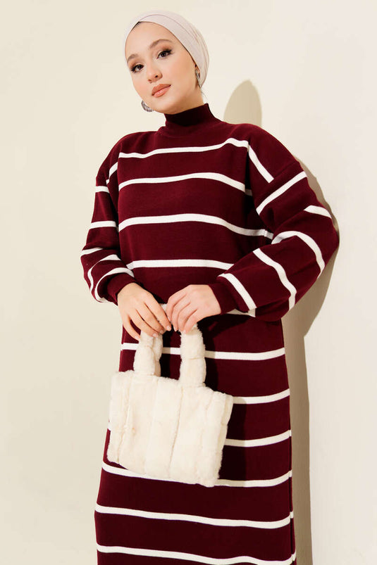 Robe en maille à col roulé rayée horizontale bordeaux