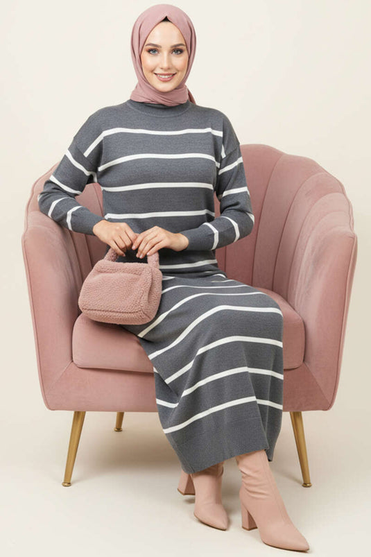 Robe en maille à col roulé à rayures horizontales, gris fumé