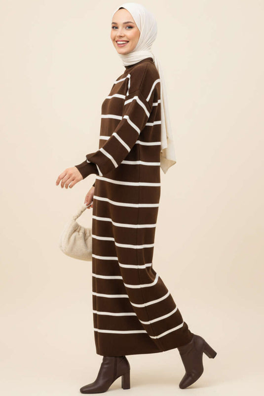 Robe en maille à col roulé à rayures horizontales, marron