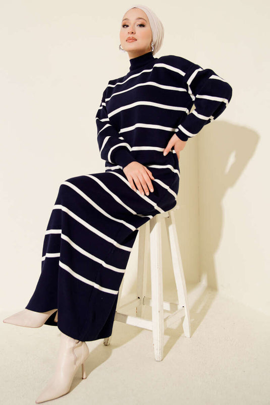 Robe en maille à col roulé à rayures horizontales bleu marine