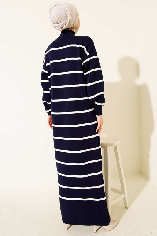 Robe en maille à col roulé à rayures horizontales bleu marine