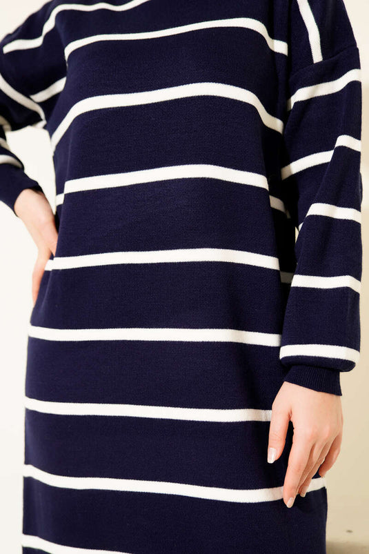 Robe en maille à col roulé à rayures horizontales bleu marine