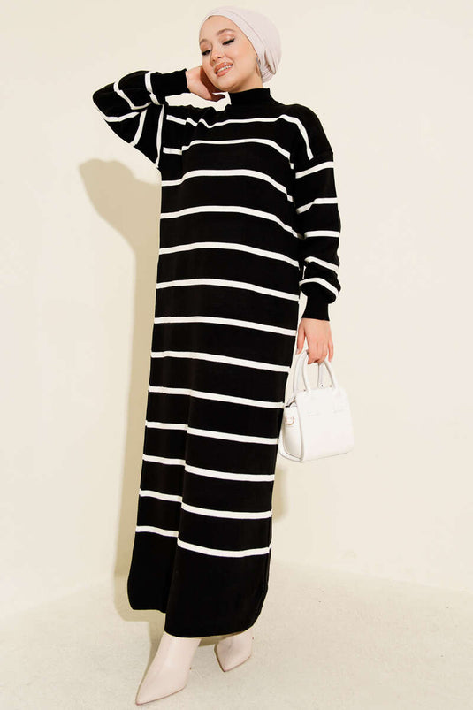 Robe noire à col roulé rayée horizontale en maille