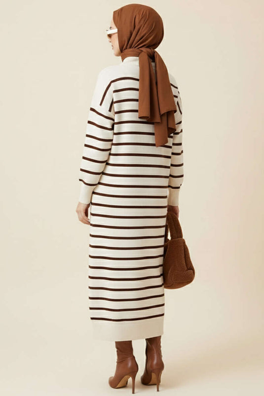 Robe en maille à col roulé rayée horizontale couleur pierre