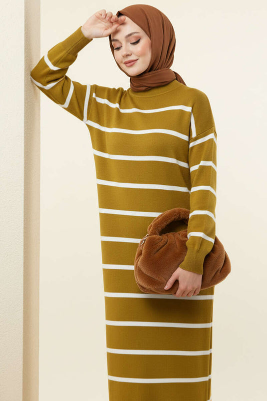 Robe en maille à col roulé rayée horizontale vert olive