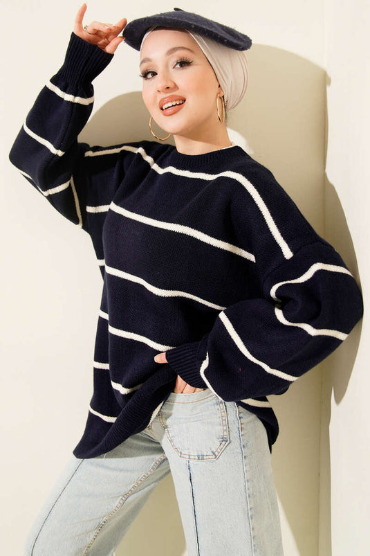 تونيك محبوك بأكمام منفوخة مخططة عرضياً باللون الأزرق الداكن