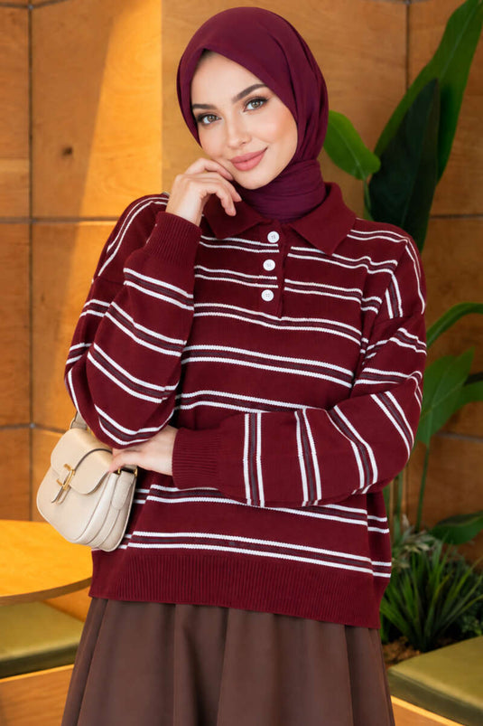 Gestreifter Knitted Pullover Mit Knöpfen In Pflaume
