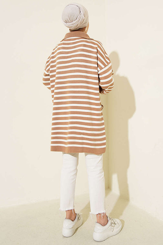 Tunique en tricot à demi-fermeture éclair et rayures horizontales couleur latte