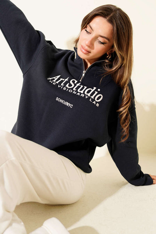 Sweat-shirt bleu marine à fermeture éclair avec texte brodé et tissu brossé