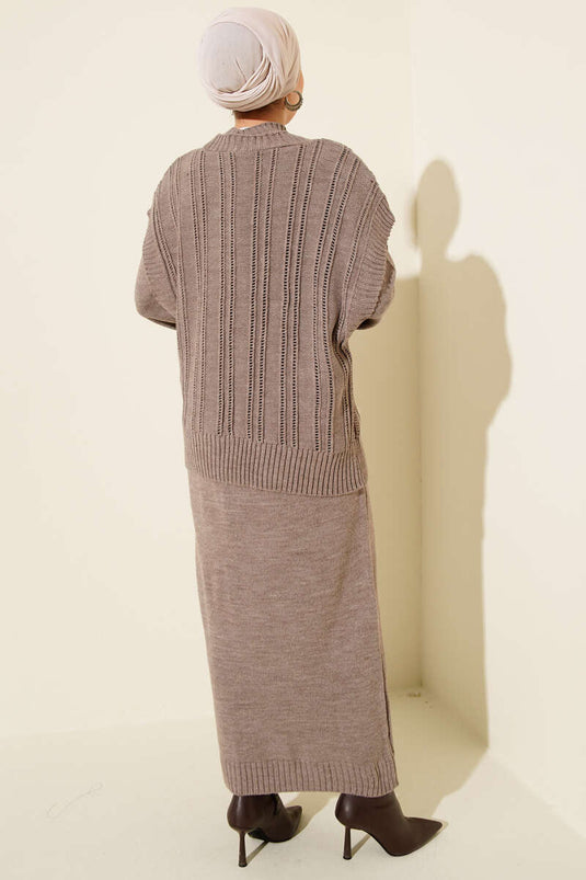 Ensemble deux pièces en maille, gilet et robe, couleur vison