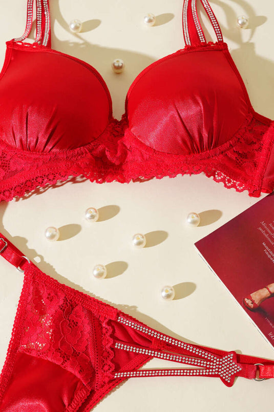 طقم حمالة صدر ستار ستون باللون الأحمر