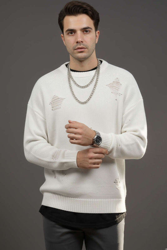 كنزة رجالية محبوكة بتفاصيل ممزقة، لون عظمي