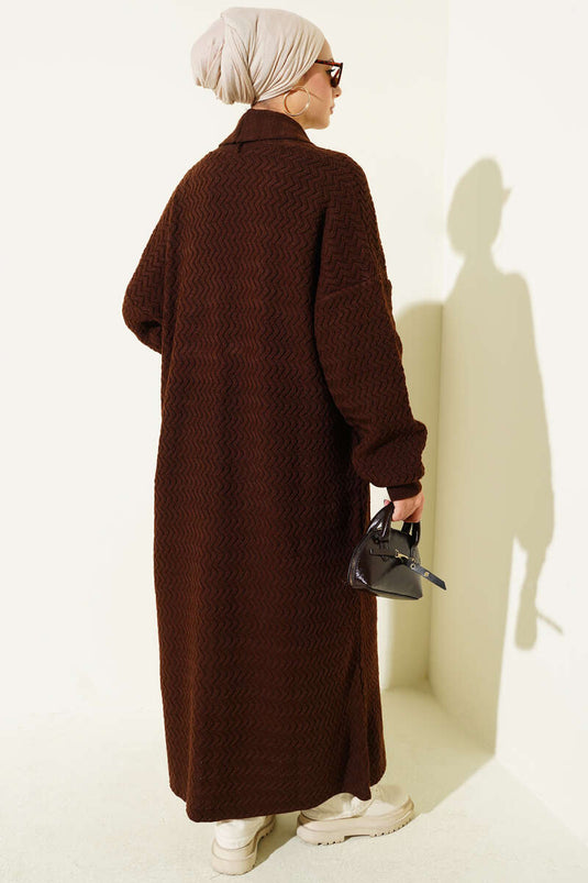 كارديجان طويل محبوك بنقشة متعرجة، بني داكن