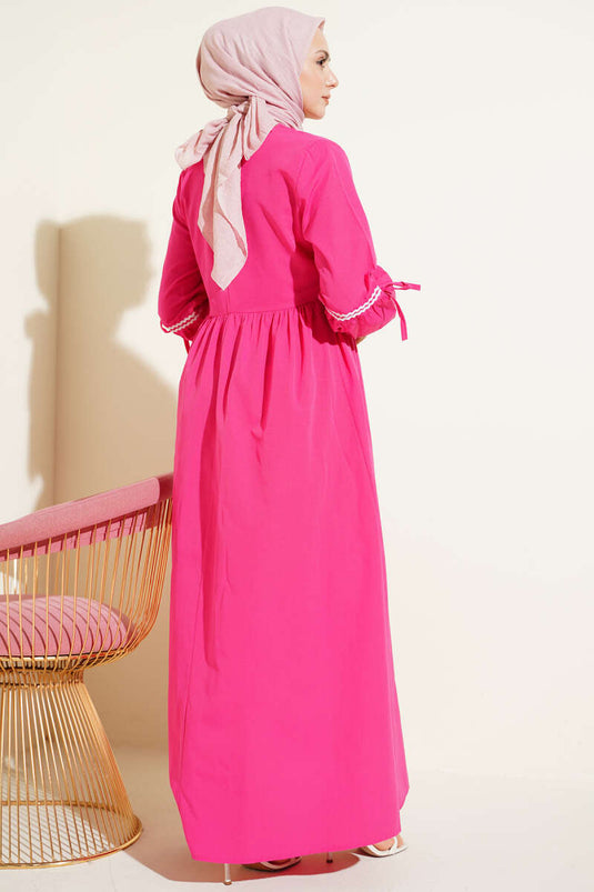 Robe en popeline fuchsia avec broderie zigzag et cordon latéral