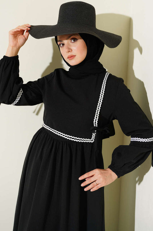 Zigzag Nakışlı Yan İpli Poplin Elbise Siyah