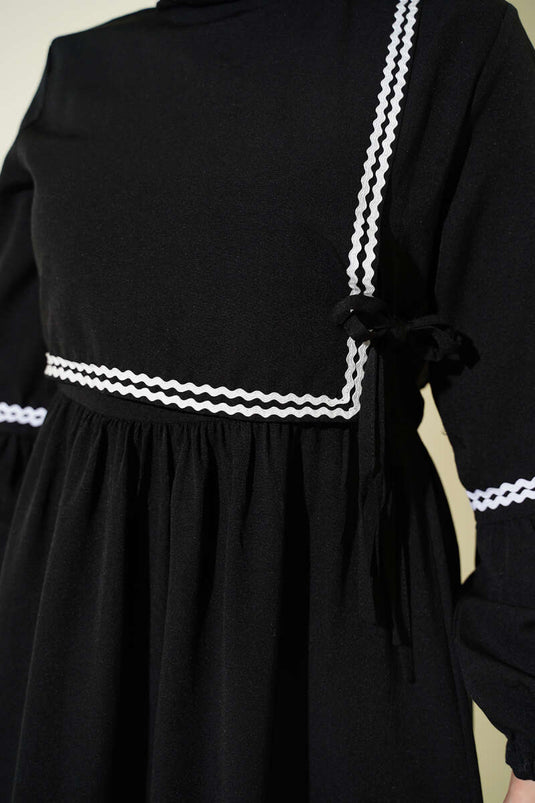 Zigzag Nakışlı Yan İpli Poplin Elbise Siyah