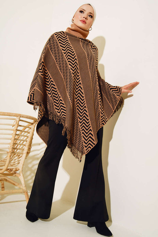 Poncho De Punto Con Cuello Alto En Zigzag Latte