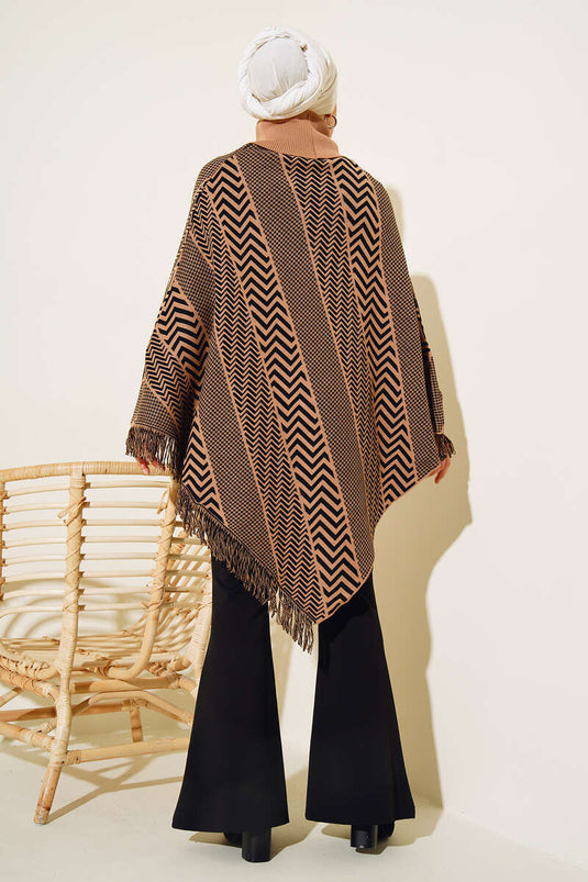 Tricot à col roulé zigzag Poncho Latte